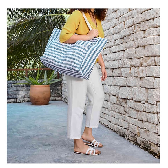 DSW Beach Day Tote With Pillow and Mat - Picture 2 of 8